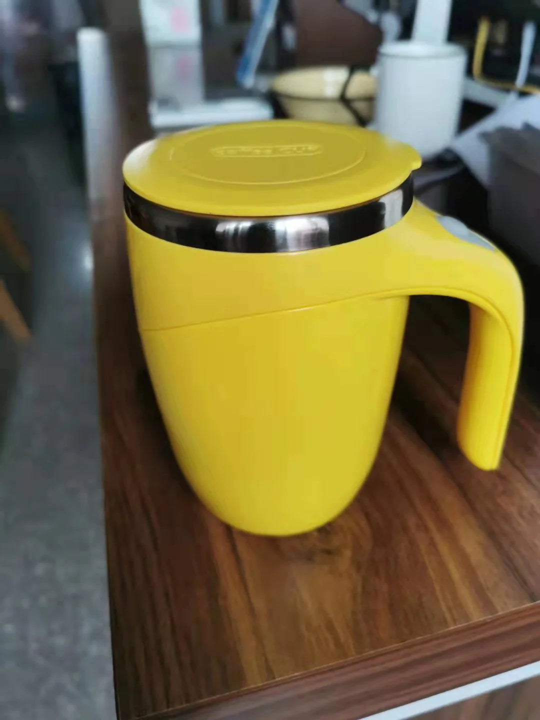 Self-Stirring Cup-Tay's Goodies